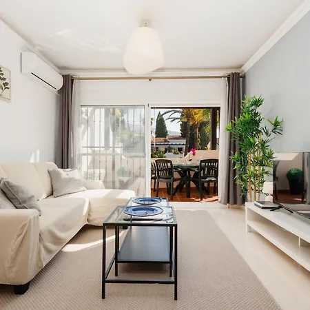 Vacation In The Location, With Terrace, Pool And Bbq, In Center Apartment *