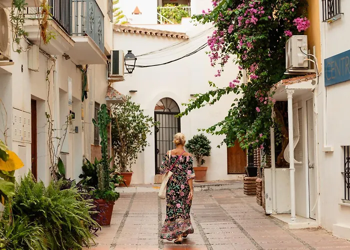 Vacation In The Location, With Terrace And Pool In Center